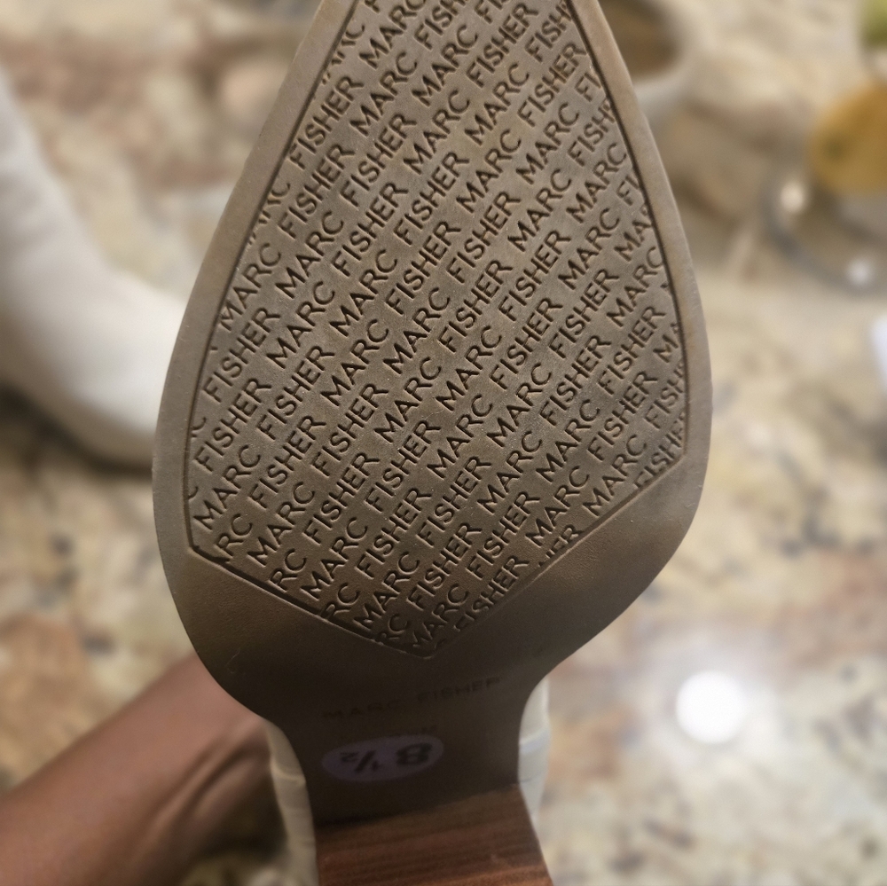 Marc FISHER Elegant White Ankle Boots - Picture 5 of 5
